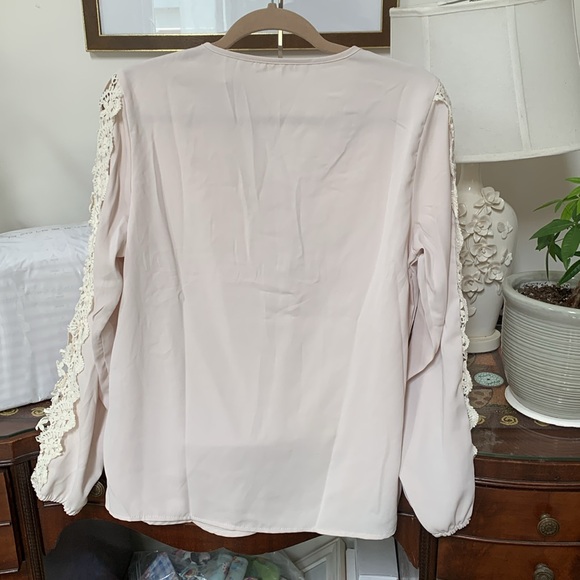 Kara & Kate Flowey lace blouse - Picture 5 of 7